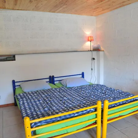 Cosy Holiday In With Large Garden Holiday home