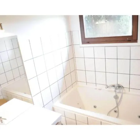 Cosy Holiday In With Large Garden Holiday home *