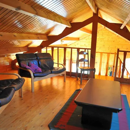 Cosy Holiday In With Large Garden *