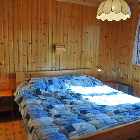 Cosy Holiday In With Large Garden Holiday home